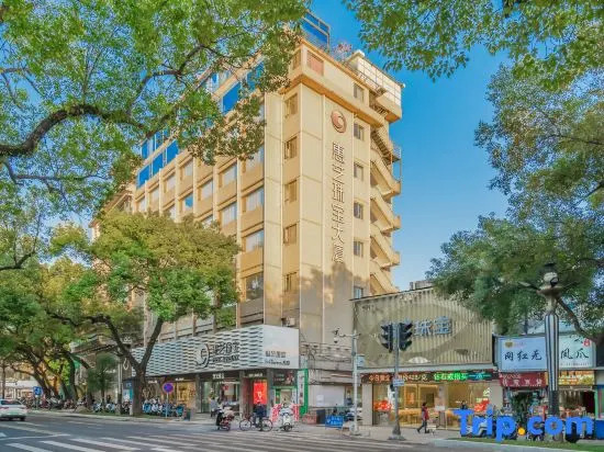 Veee Hotel