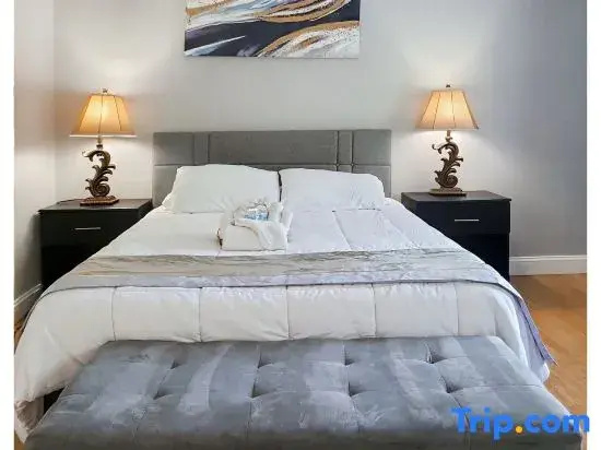 Executive Private Room w Bath Near Shopping