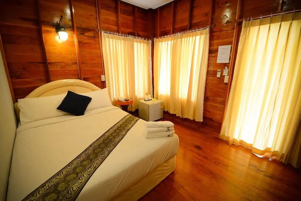 Double Bungalow with balcony (full double bed)