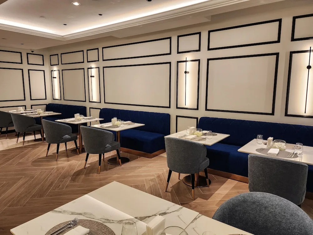 Двухместный номер клубный Standard (двуспальная кровать) в Crowne Plaza Dubai Jumeirah an IHG Hotel