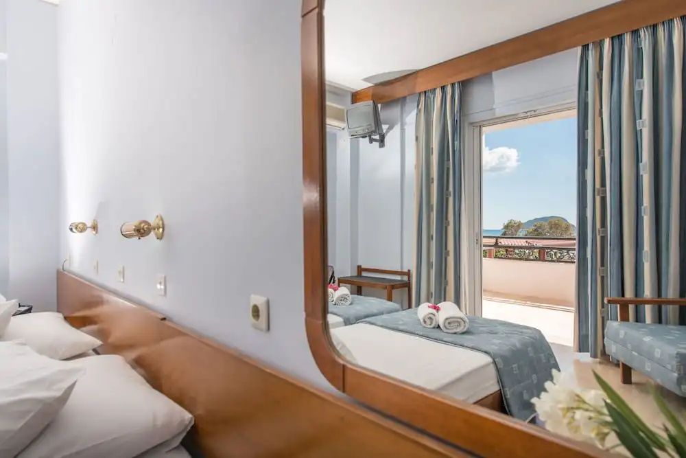 Standard Double room with sea view (full double bed)