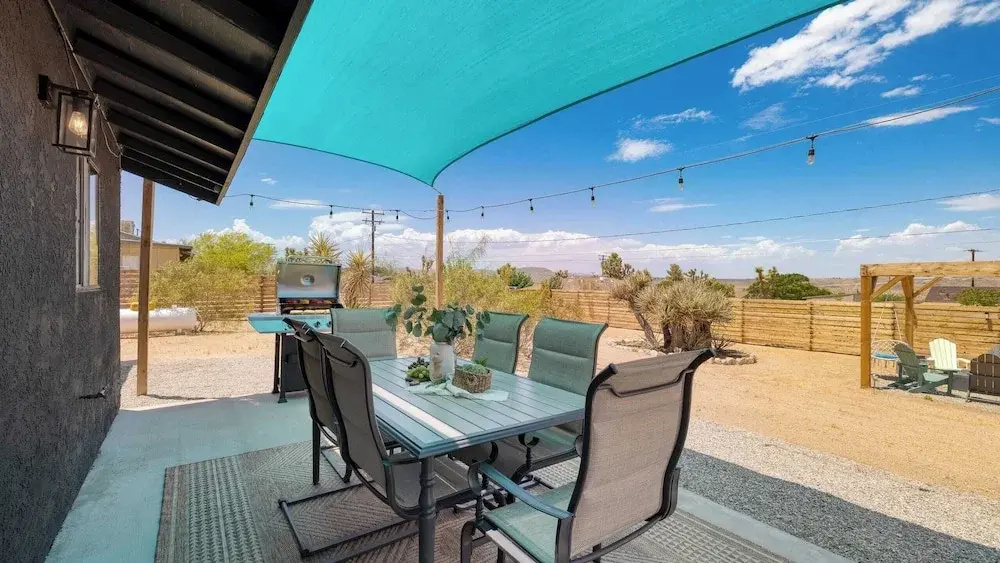 Good Vibes Only by Avantstay Modern Chic Grill, Fire Pit + Hammocks
