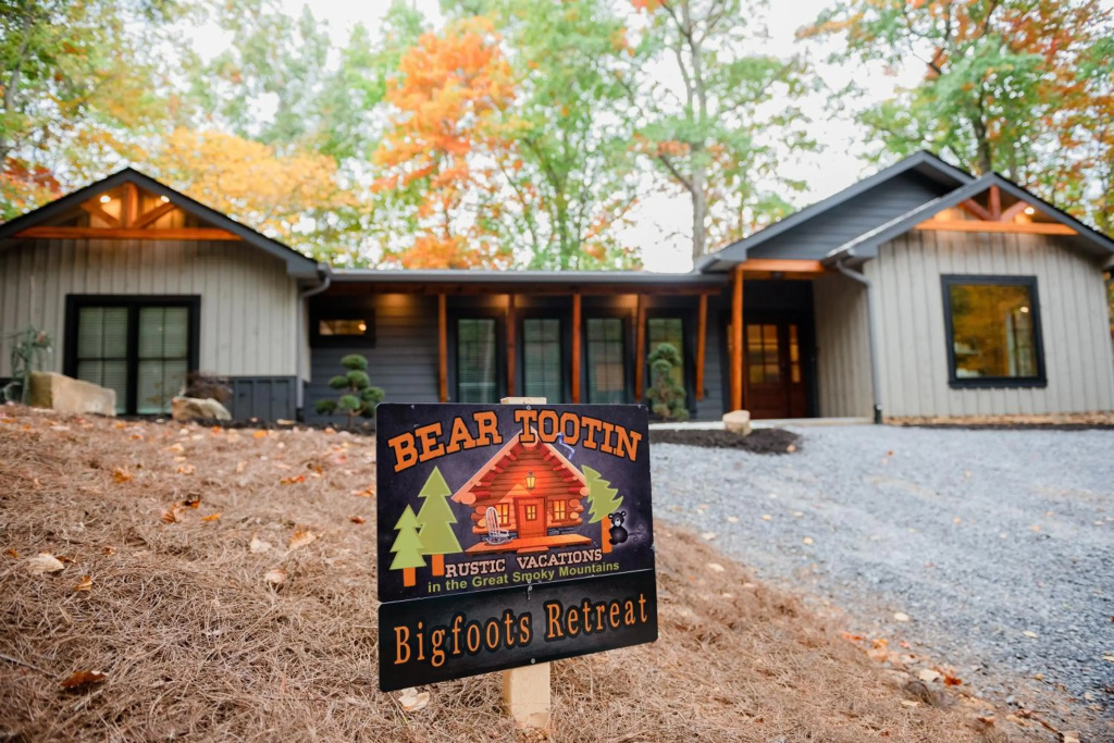 Bigfoots Retreat 2 Bedroom Chalet by RedAwning