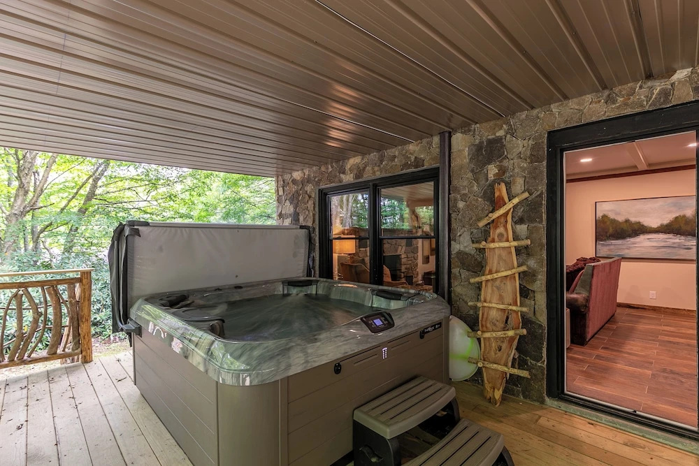Moosey Creek Lodge