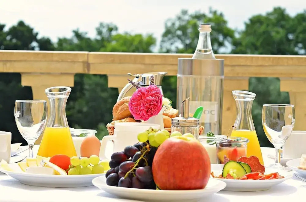 Food & Beverage