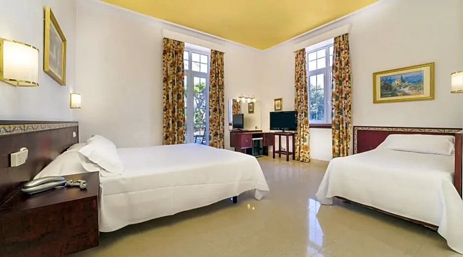Globales Reina Cristina - Chambres