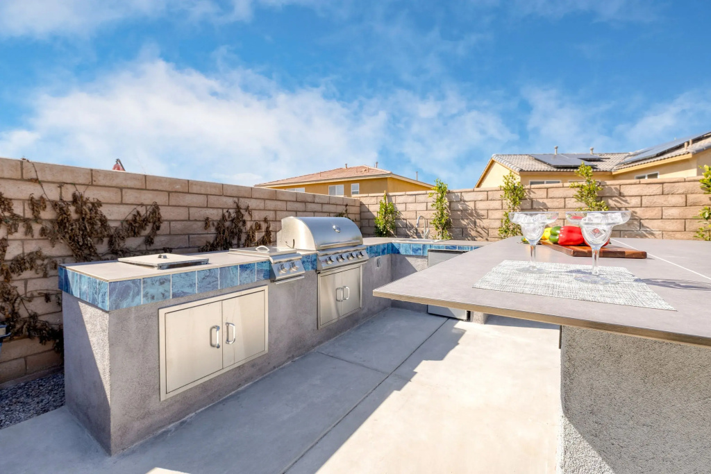 Gated Terra Lago Escape With Private Pool, Hot Tub, Outdoor Kitchen and Lounge