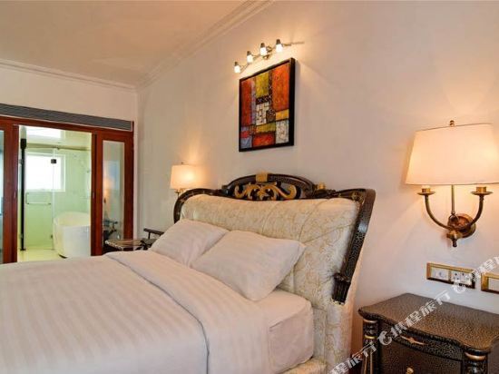 White Pearl Suites