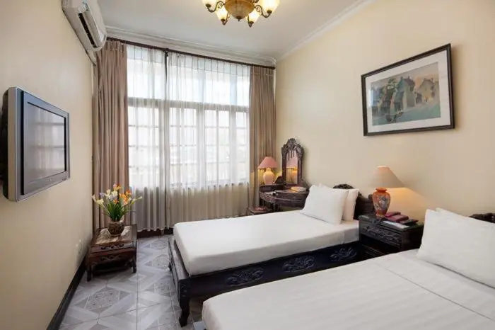 Lucky Central Hotel & Travel