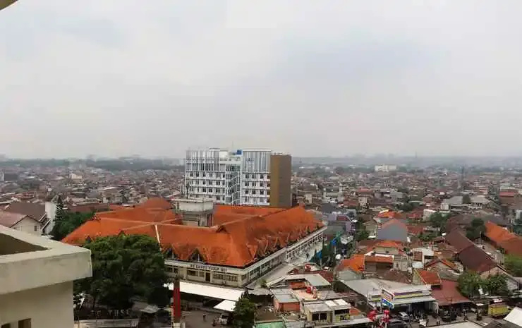 Modern 2BR Apartment at Gateway Ahmad Yani Cicadas By Travelio