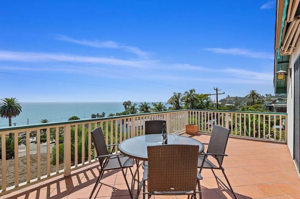 Blue Ocean View Retreat - Minutes to Beach