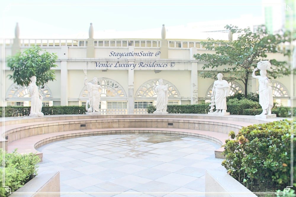 7th Floor Studio Suite W/ Balcony, Free-wifi&netflix next to Grand Canal Mall