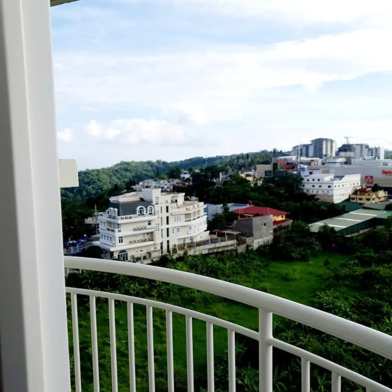 Cozy Studio Condo With Stunning Tagaytay Views