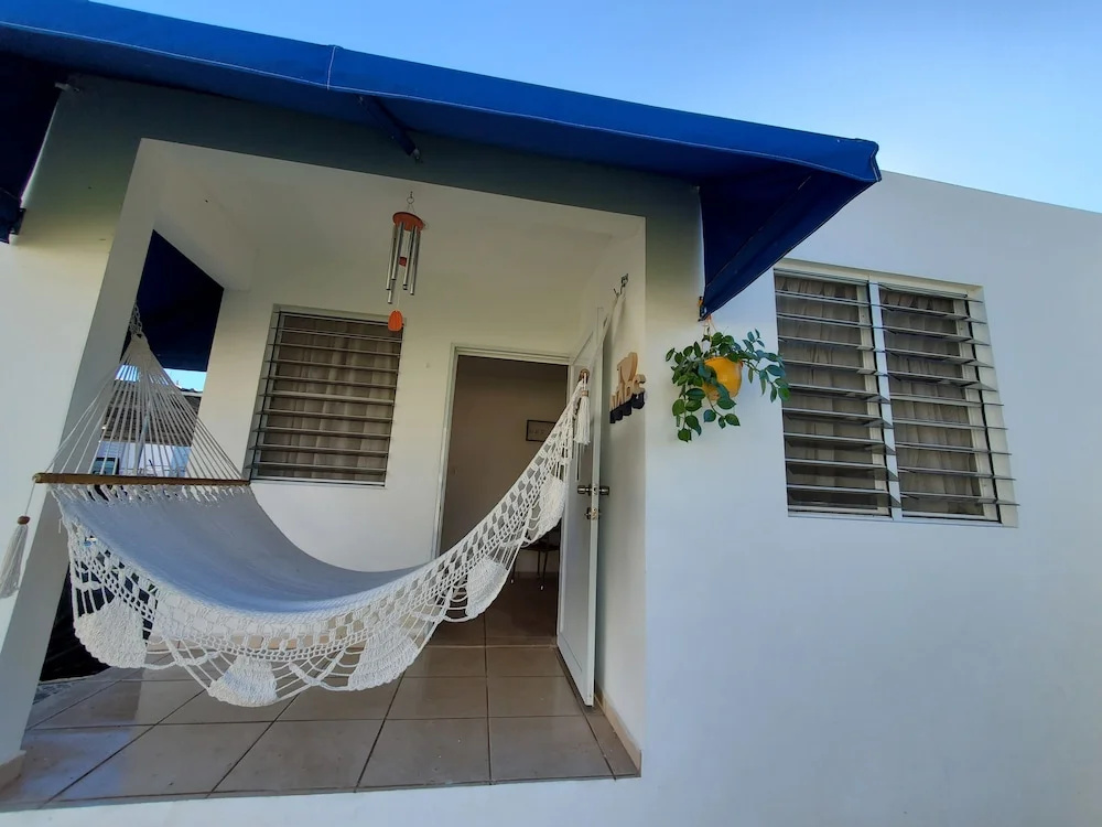 Comfy apartment 8 minute walk from beach
