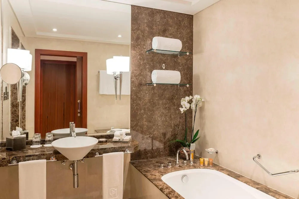 Двухместный номер Premier (двуспальная кровать) в Grosvenor House, a Luxury Collection Hotel, Dubai