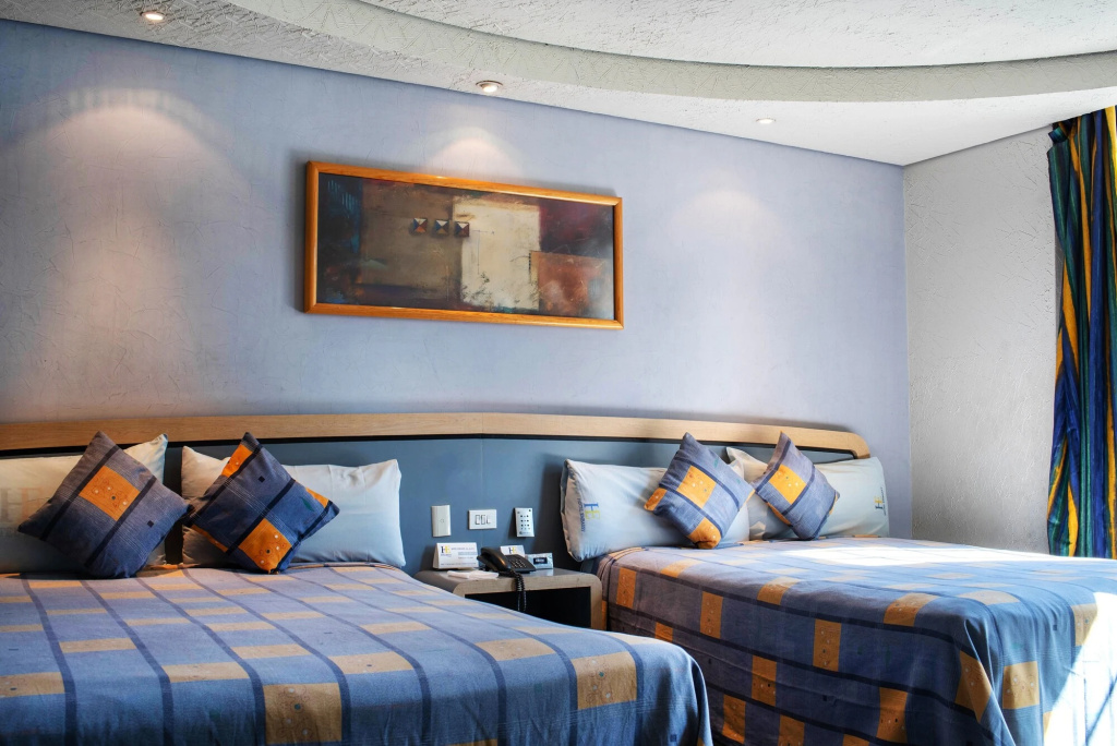 Hotel Embassy — 4