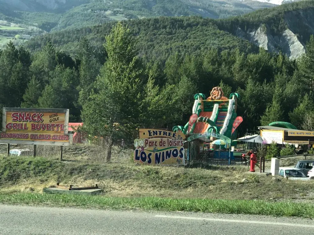 Voir la photo 3 — au Bonheur - Praloup 1600 - Au cœur de la station et au pied des pistes - La voile des neiges - parking commun privé - local ski