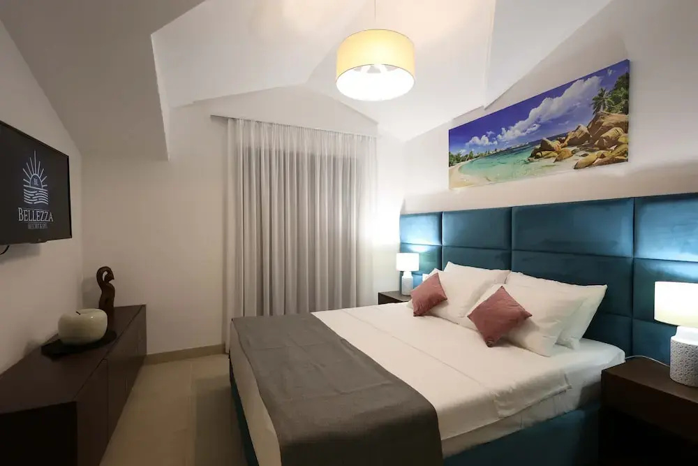 2 Bedrooms Deluxe Apartment with balcony and with partial sea view
