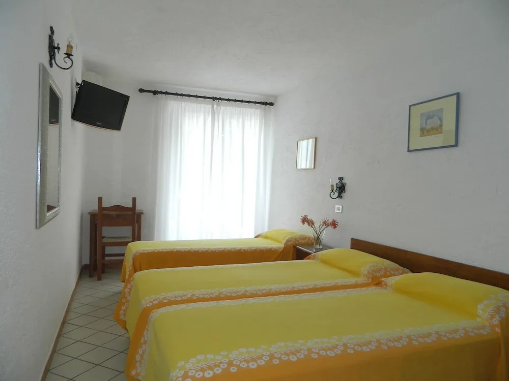 Standard Triple room with balcony