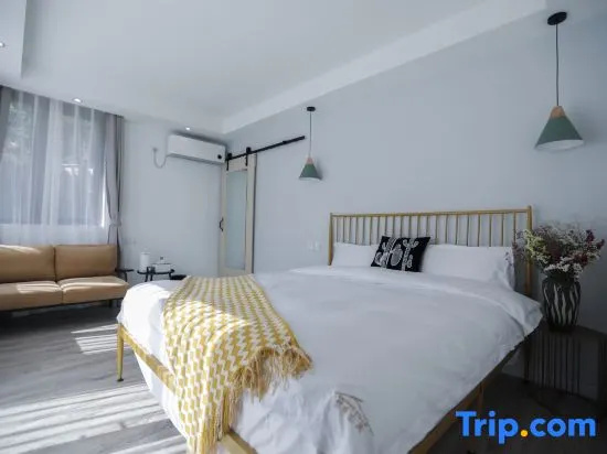 Standard Double room with courtyard view (full double bed)