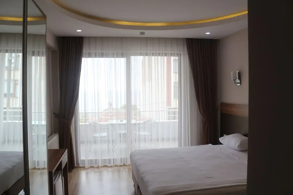 Deluxe Double room with balcony and with sea view (full double bed)