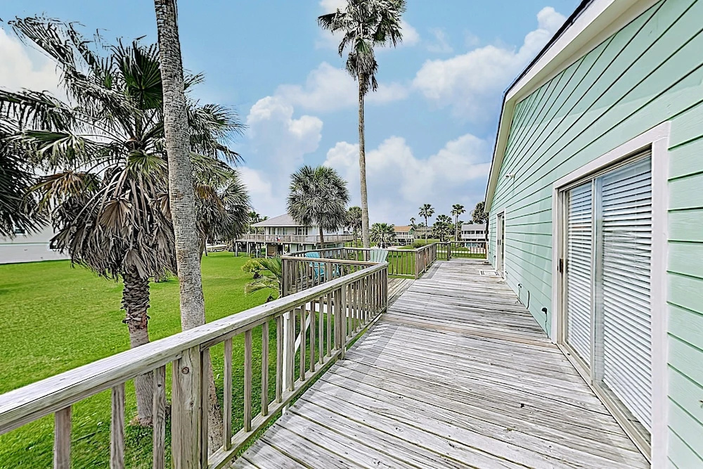 Pristine Jamaica Beach Getaway W/ Walkable Locale 3 Bedroom Home