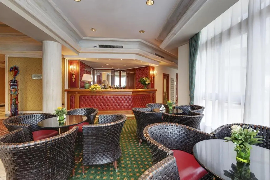 Lobby & Reception