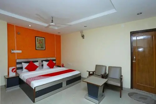 OYO 16818 Hotel Parakh