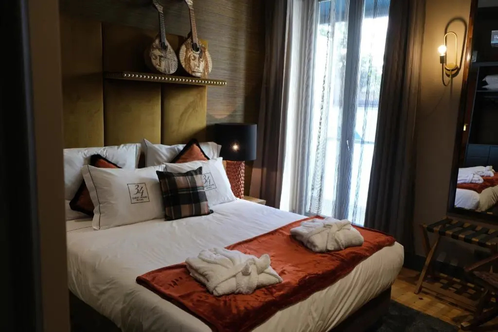 Standard Double room with balcony (full double bed)