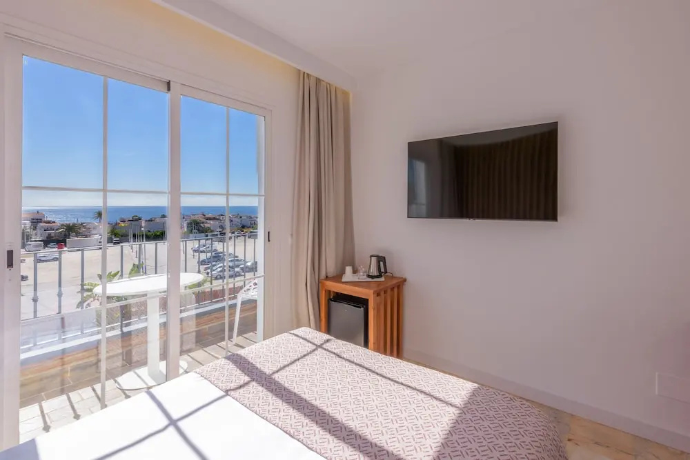 Deluxe Double room with balcony and with partial sea view (full double bed)