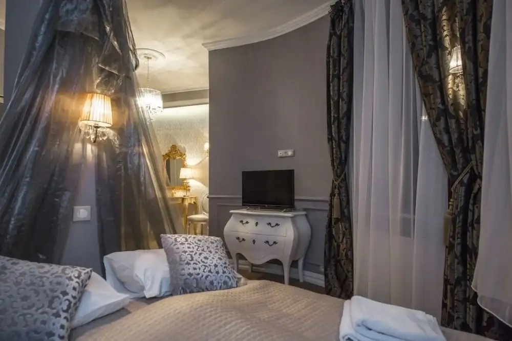 Superior Double room with mountain view (full double bed)