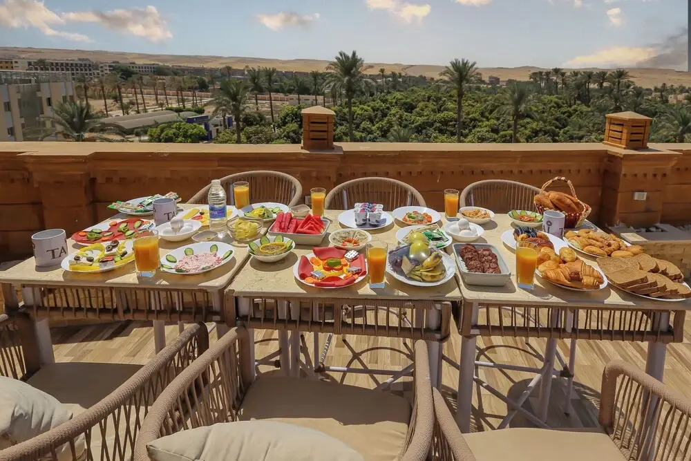 Taj pyramids view inn - фото 13