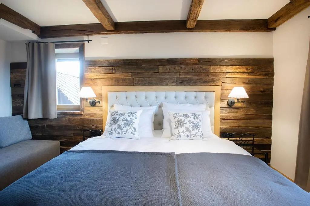 Deluxe Double room with balcony (full double bed)