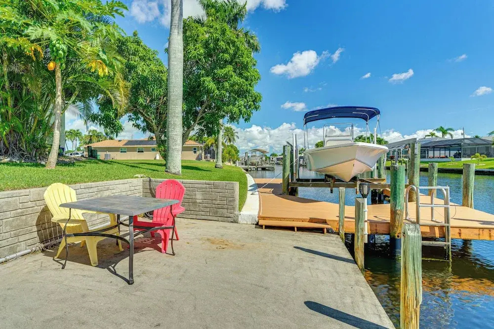 4 Mi to Cape Harbour Fun! Canal-front Oasis