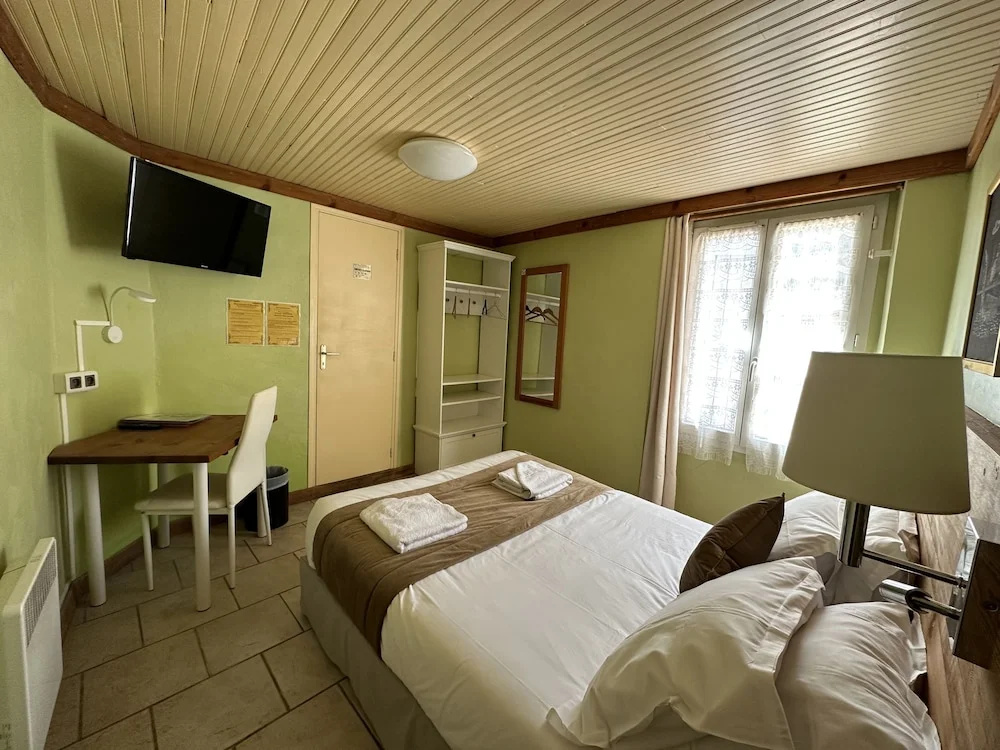 Standard Double room with balcony (full double bed)