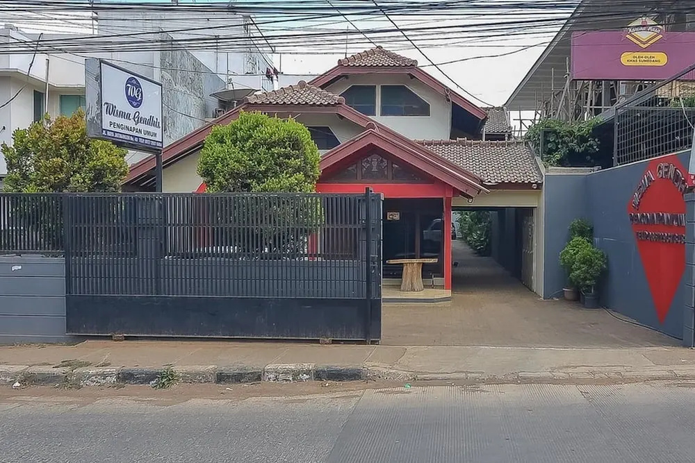RedDoorz near IPDN 2