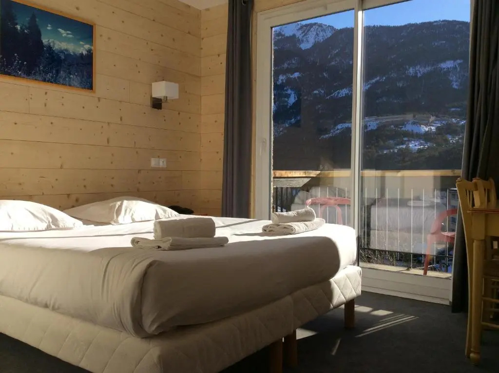 Standard Double room with mountain view (full double bed)