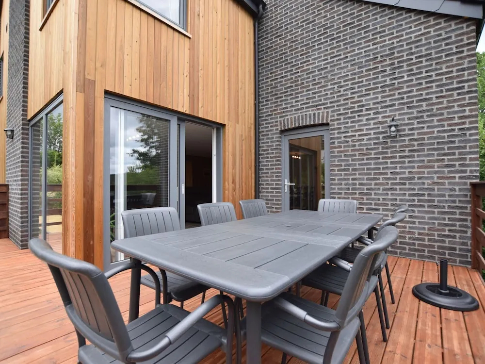 Superb Villa With a Large Garden - фото 8