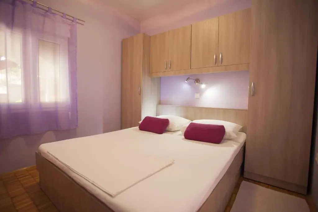 2 Bedrooms Apartment with partial sea view