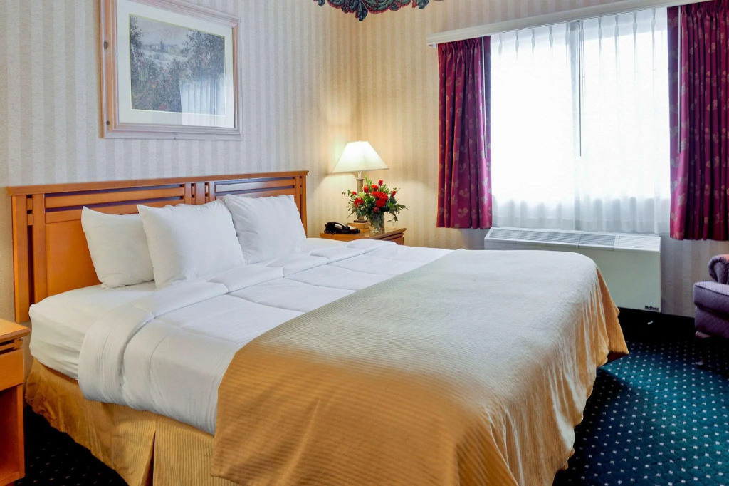Clarion Suites Anchorage Downtown - Tap to explore photos