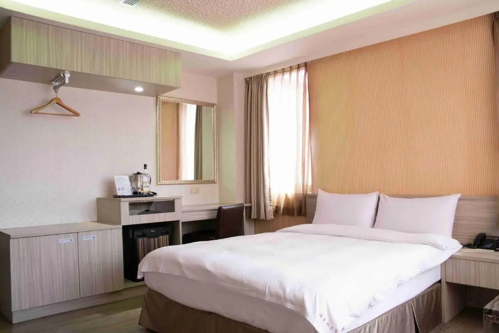 Deluxe Double room (full double bed)