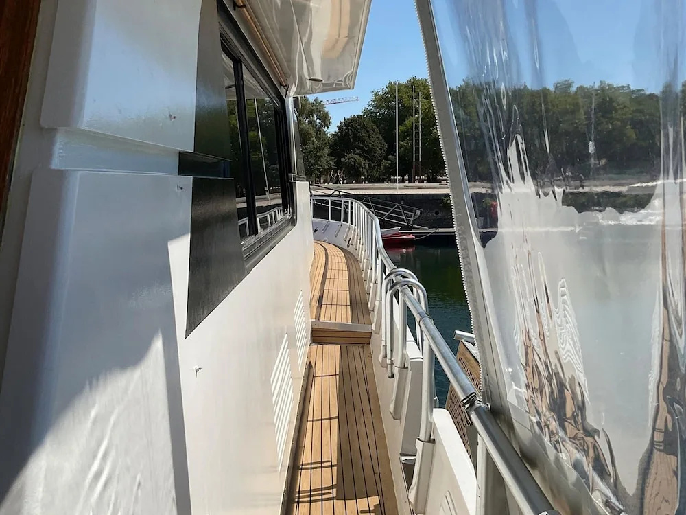 Voir la photo 1 — Exclusive Yacht With a Roof Terrace