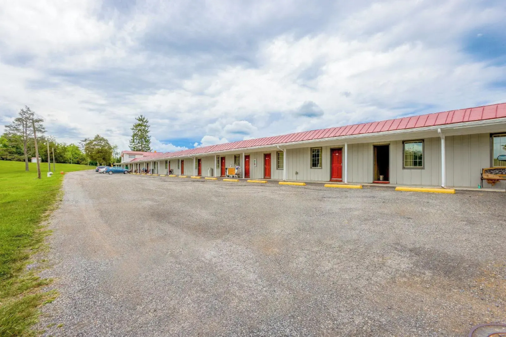 Budget Inn By OYO Natural Bridge I-81