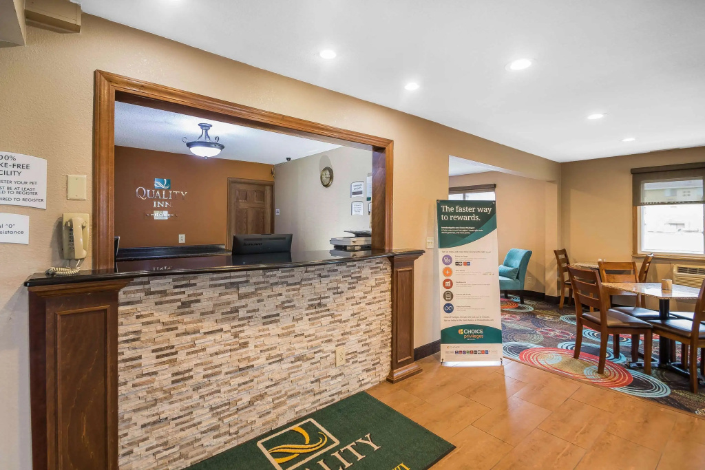 Lobby & Reception