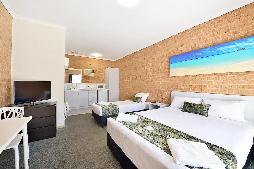 Standard Triple room