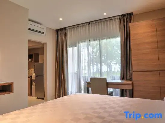Deluxe Double room (full double bed)