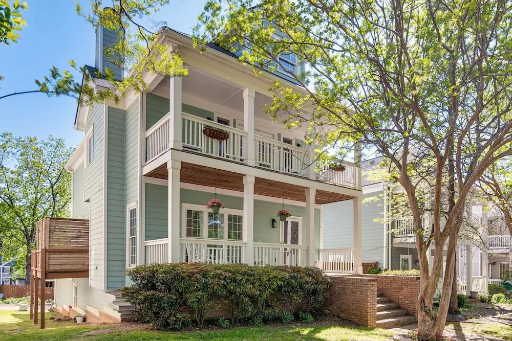 Walk to Mercedes-benz! Spacious Getaway in Atlanta