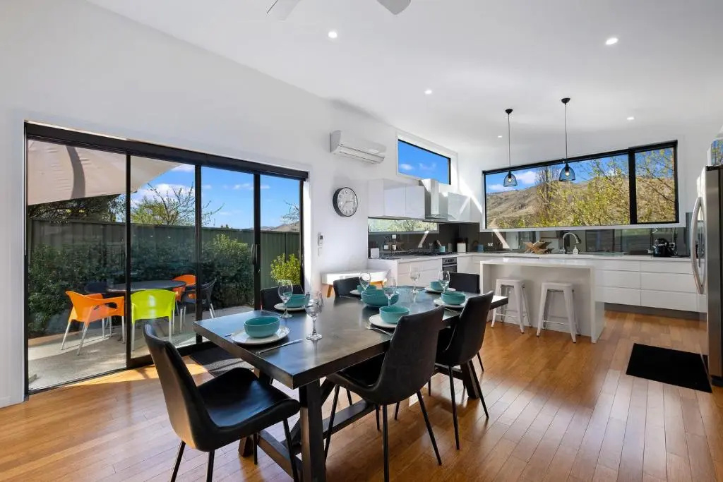 Kawerau River Retreat - Cromwell Holiday Home