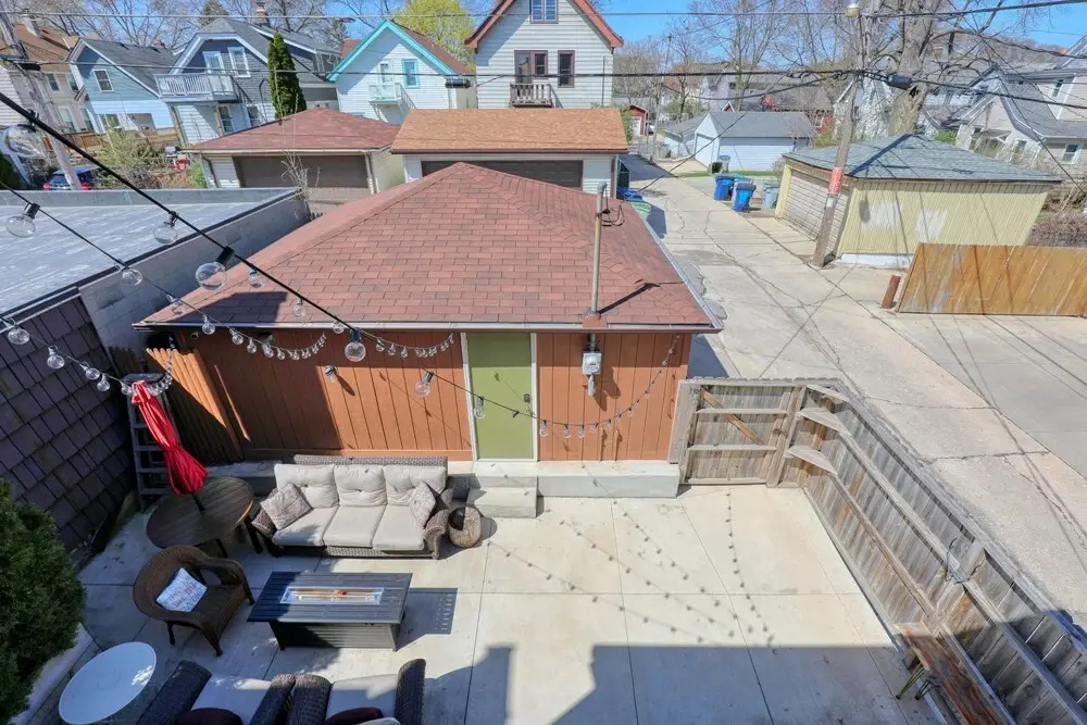 Centrally Located 2nd Floor Flat Garage & Balcony 3 Bedroom Duplex