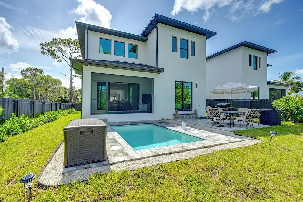 3 Mi to Naples Beach: Chic Group Getaway w/ Pools!